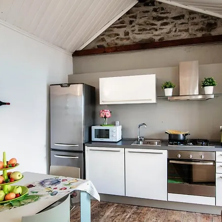 Appartamento Altido Amazing House With Balcony & View