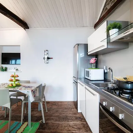 Altido Amazing House With Balcony & View * בלביו